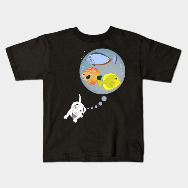 Ein kleiner Hund denkt an drei Fische Kids T-Shirt by Guth